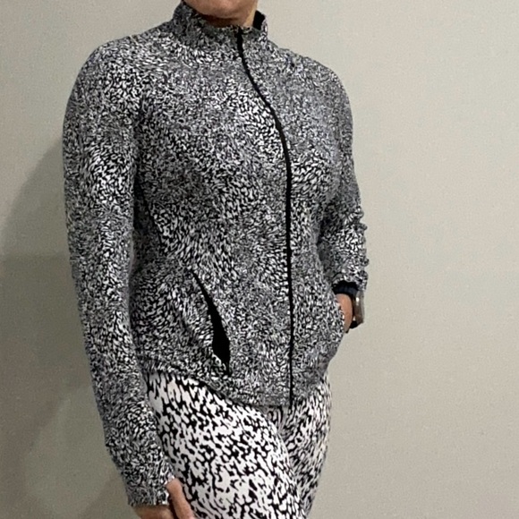 Lululemon jacket - Picture 5 of 7